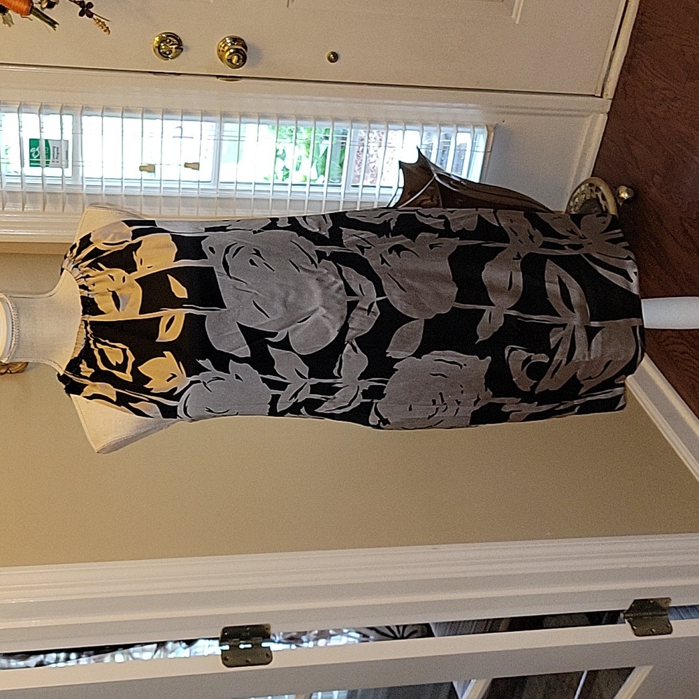 Taylor silk black silver sleeveless dress elastic neckline fully lined sz 2 EUC…